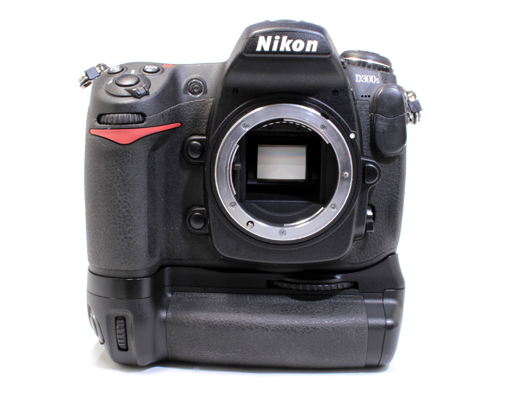 Nikon D300S ボディ＋MB-D10デジタル一眼